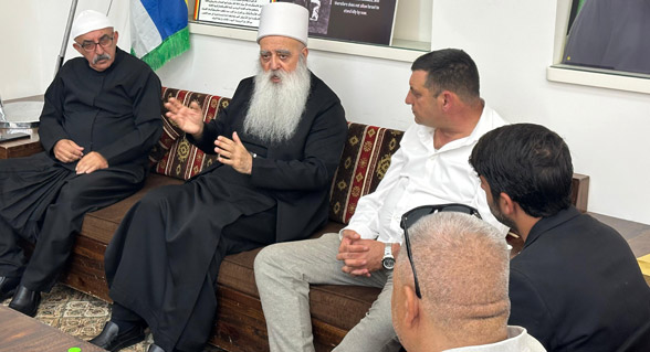 مساعدو الوزيرة جيلا جمليئيلي في زيارة للشيخ موفق طريف
