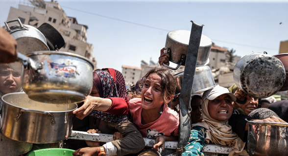 مصادر فلسطينية: ‘20 شهيدا في قطاع غزة منذ فجر اليوم - بينهم 5 من المجوّعين‘
