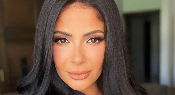 منى زكي تكشف عن زيارتها لعيادة تجميل... تعديلات في عضلات الوجه